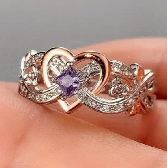 GORGOUS Ring - Picture 4 of 5